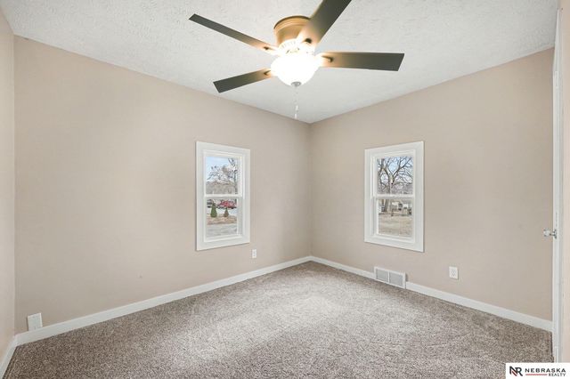 5821 S 48th Avenue, Omaha, NE 68117