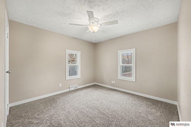 5821 S 48th Avenue, Omaha, NE 68117