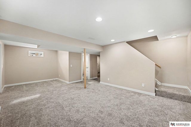 5821 S 48th Avenue, Omaha, NE 68117