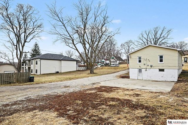 5821 S 48th Avenue, Omaha, NE 68117