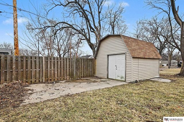 5821 S 48th Avenue, Omaha, NE 68117