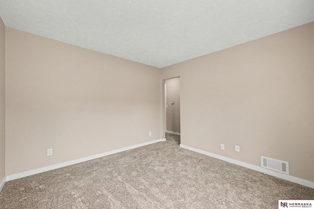 5821 S 48th Avenue, Omaha, NE 68117