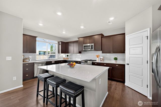 1472 Baker Heights Loop, Bremerton, WA 98312