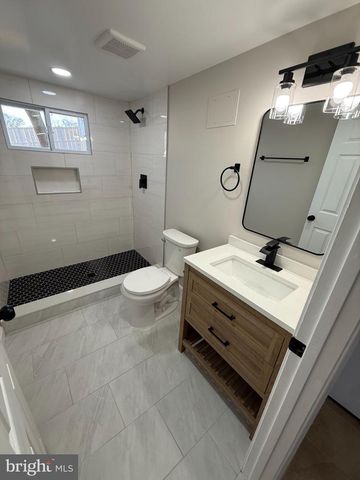 1608 13TH RD S, Arlington, VA 22204