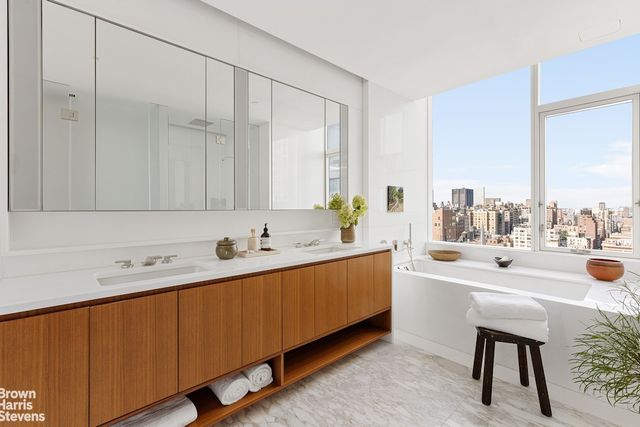 1289 Lexington Ave Apt 17A, New York City, NY 10028