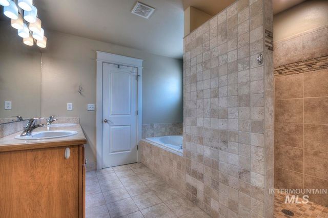 11614 W Six Rivers Ct, Boise, ID 83709