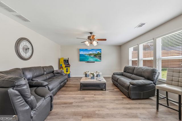 1670 Shire Village Drive, Sugar Hill, GA 30518