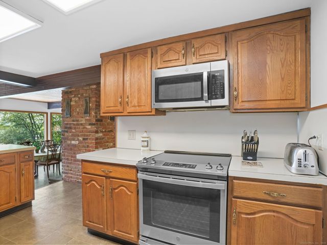 89 Wood Creek Road, New Fairfield, CT 06812