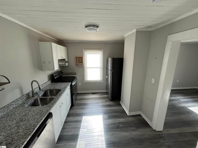 213 Law Street, Woodruff, SC 29388