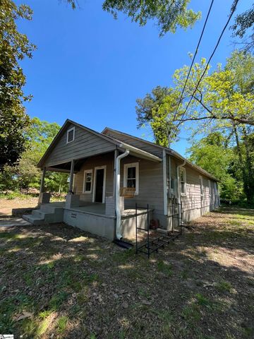 213 Law Street, Woodruff, SC 29388
