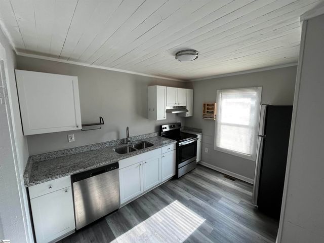 213 Law Street, Woodruff, SC 29388