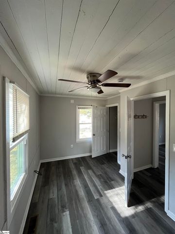 213 Law Street, Woodruff, SC 29388