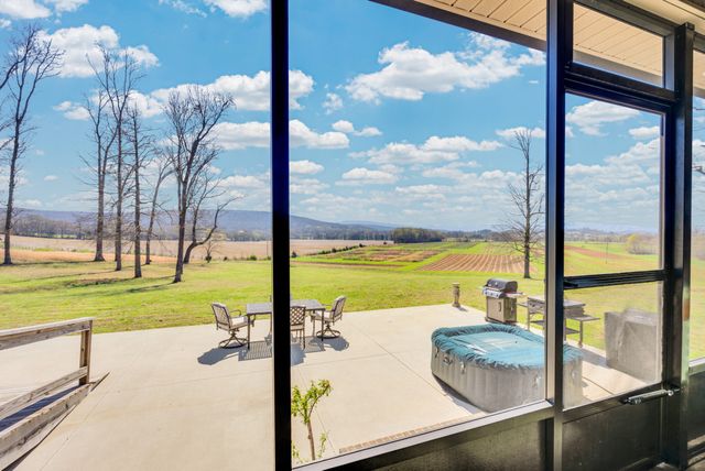 224 Murray Rd, Belvidere, TN 37306