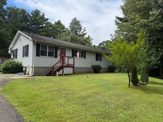 36 Leno Rd, Holland, MA 01521