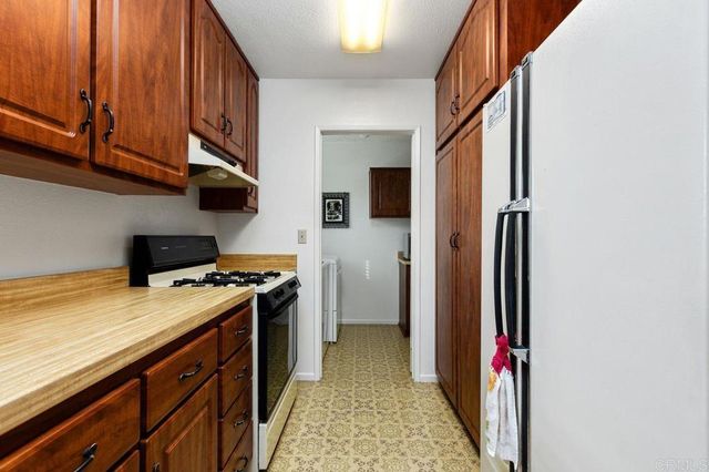 727 Nob Circle, Vista, CA 92084