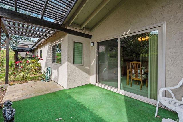 727 Nob Circle, Vista, CA 92084