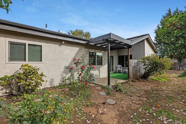 727 Nob Circle, Vista, CA 92084