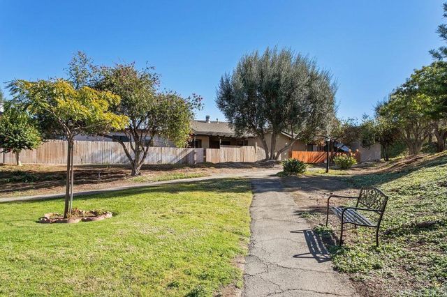 727 Nob Circle, Vista, CA 92084