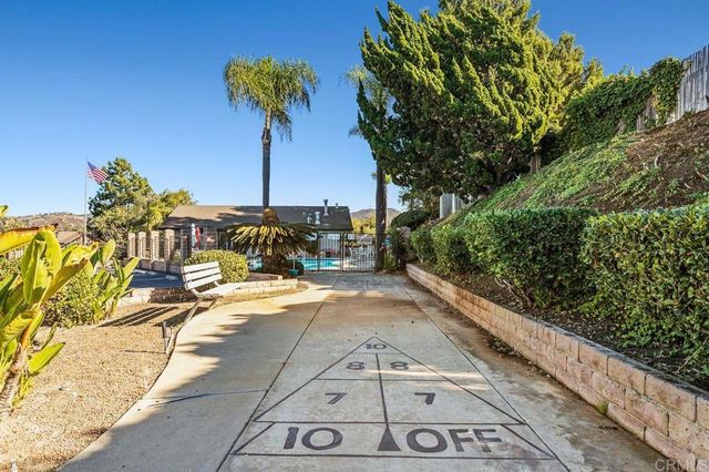 727 Nob Circle, Vista, CA 92084