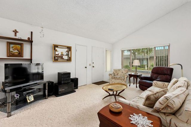 727 Nob Circle, Vista, CA 92084