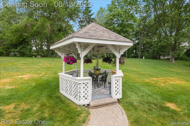 1854 Ludgate Lane, Rochester Hills, MI 48309