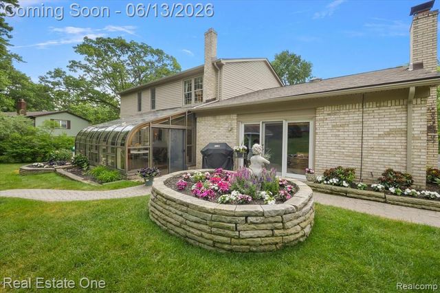 1854 Ludgate Lane, Rochester Hills, MI 48309
