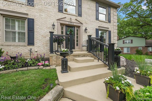 1854 Ludgate Lane, Rochester Hills, MI 48309