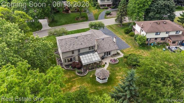 1854 Ludgate Lane, Rochester Hills, MI 48309