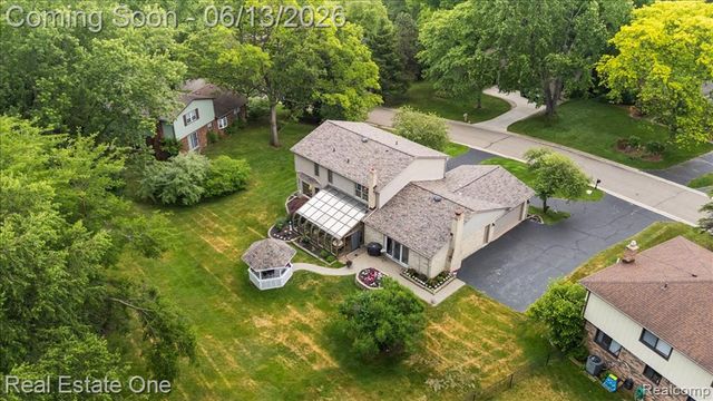 1854 Ludgate Lane, Rochester Hills, MI 48309