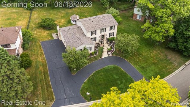 1854 Ludgate Lane, Rochester Hills, MI 48309