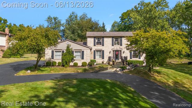 1854 Ludgate Lane, Rochester Hills, MI 48309