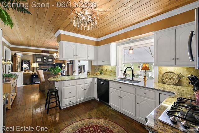 1854 Ludgate Lane, Rochester Hills, MI 48309