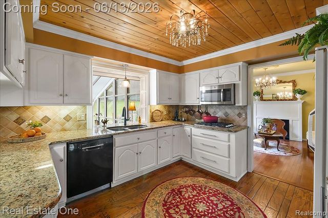 1854 Ludgate Lane, Rochester Hills, MI 48309