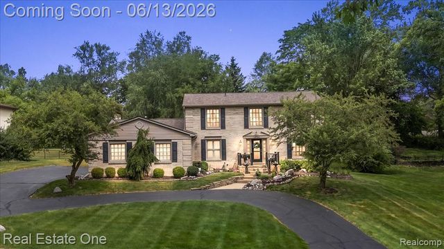 1854 Ludgate Lane, Rochester Hills, MI 48309