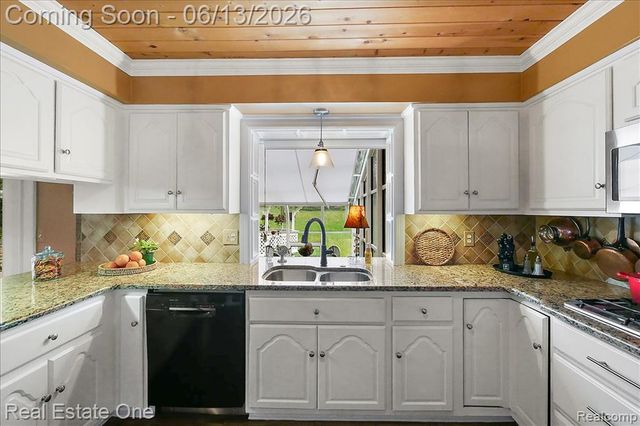 1854 Ludgate Lane, Rochester Hills, MI 48309