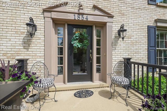 1854 Ludgate Lane, Rochester Hills, MI 48309