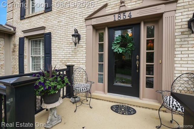 1854 Ludgate Lane, Rochester Hills, MI 48309