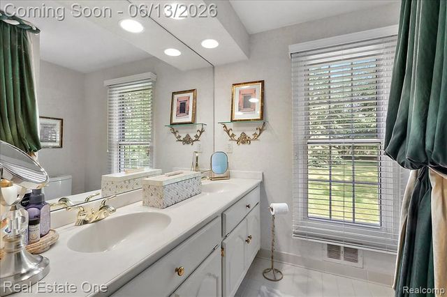 1854 Ludgate Lane, Rochester Hills, MI 48309