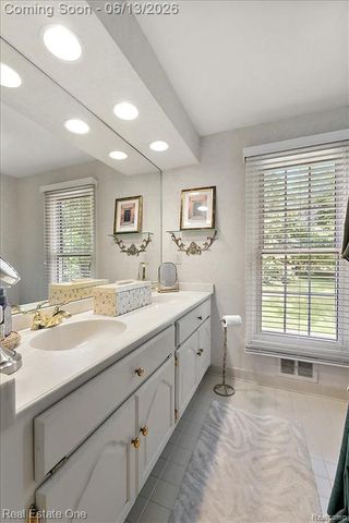 1854 Ludgate Lane, Rochester Hills, MI 48309
