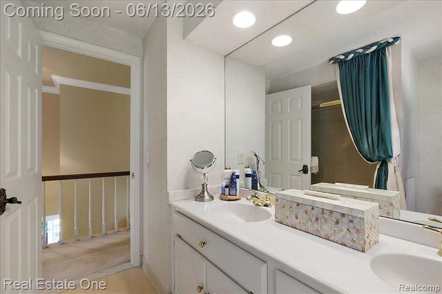 1854 Ludgate Lane, Rochester Hills, MI 48309