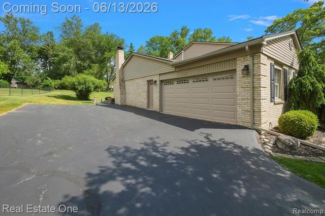 1854 Ludgate Lane, Rochester Hills, MI 48309