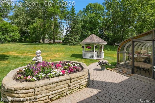 1854 Ludgate Lane, Rochester Hills, MI 48309