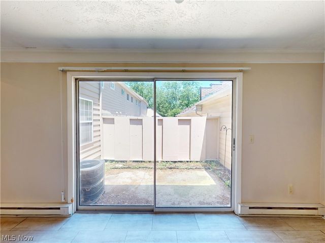 8240 Deepwood Boulevard 7-2, Mentor, OH 44060