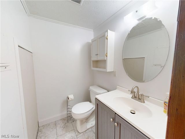 8240 Deepwood Boulevard 7-2, Mentor, OH 44060