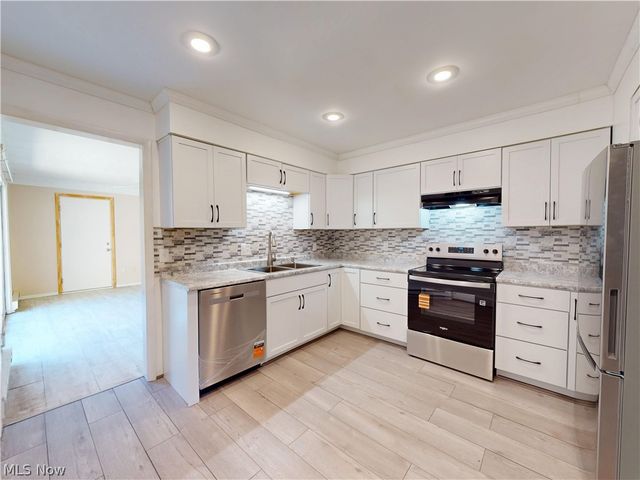 8240 Deepwood Boulevard 7-2, Mentor, OH 44060