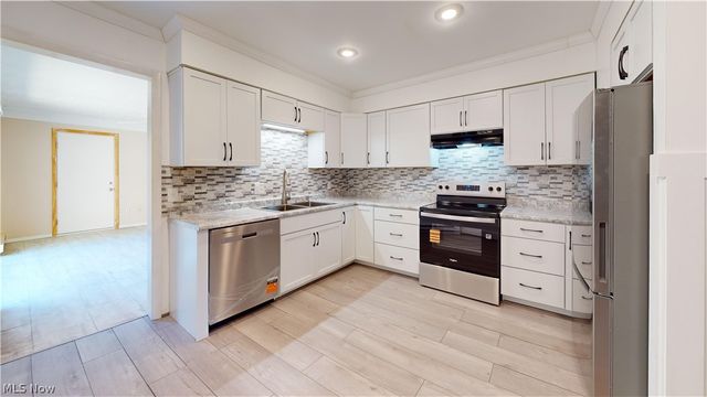 8240 Deepwood Boulevard 7-2, Mentor, OH 44060