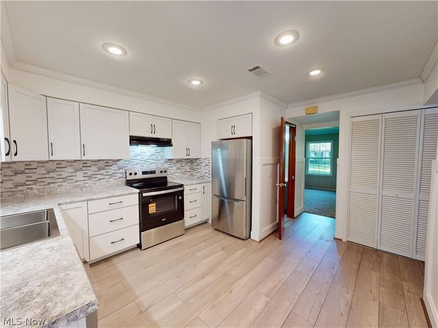 8240 Deepwood Boulevard 7-2, Mentor, OH 44060