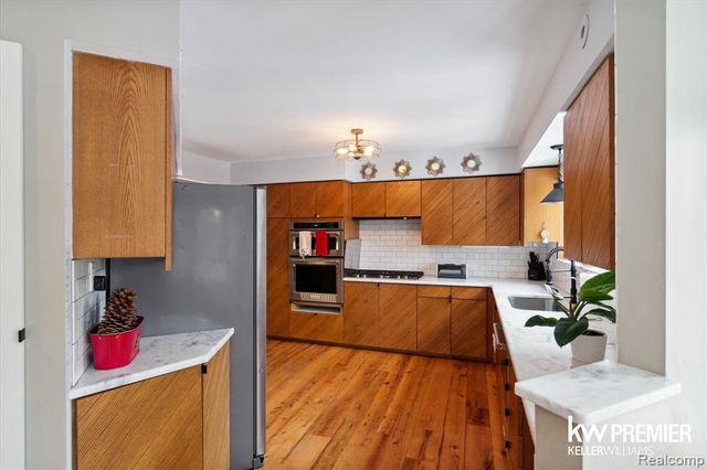 897 Annie Lang Drive, Milford, MI 48381