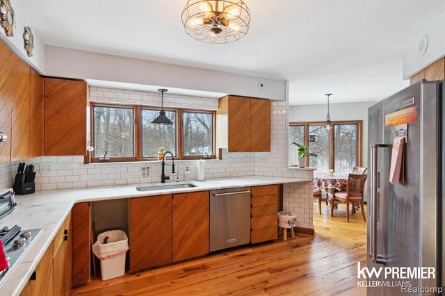 897 Annie Lang Drive, Milford, MI 48381