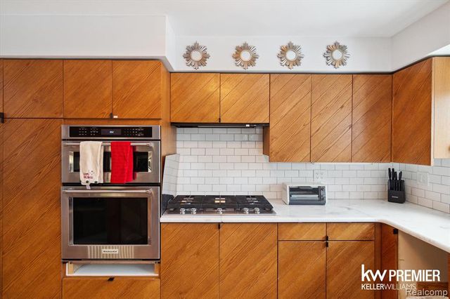 897 Annie Lang Drive, Milford, MI 48381